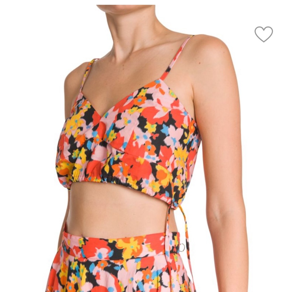 NWT PLAN C
Ikat Flower Printed Cropped Top